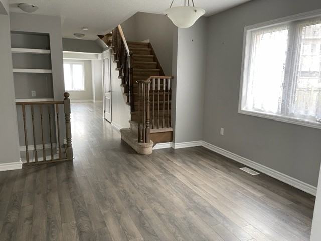 1560 Gainer Crescent - Photo 3 of 24