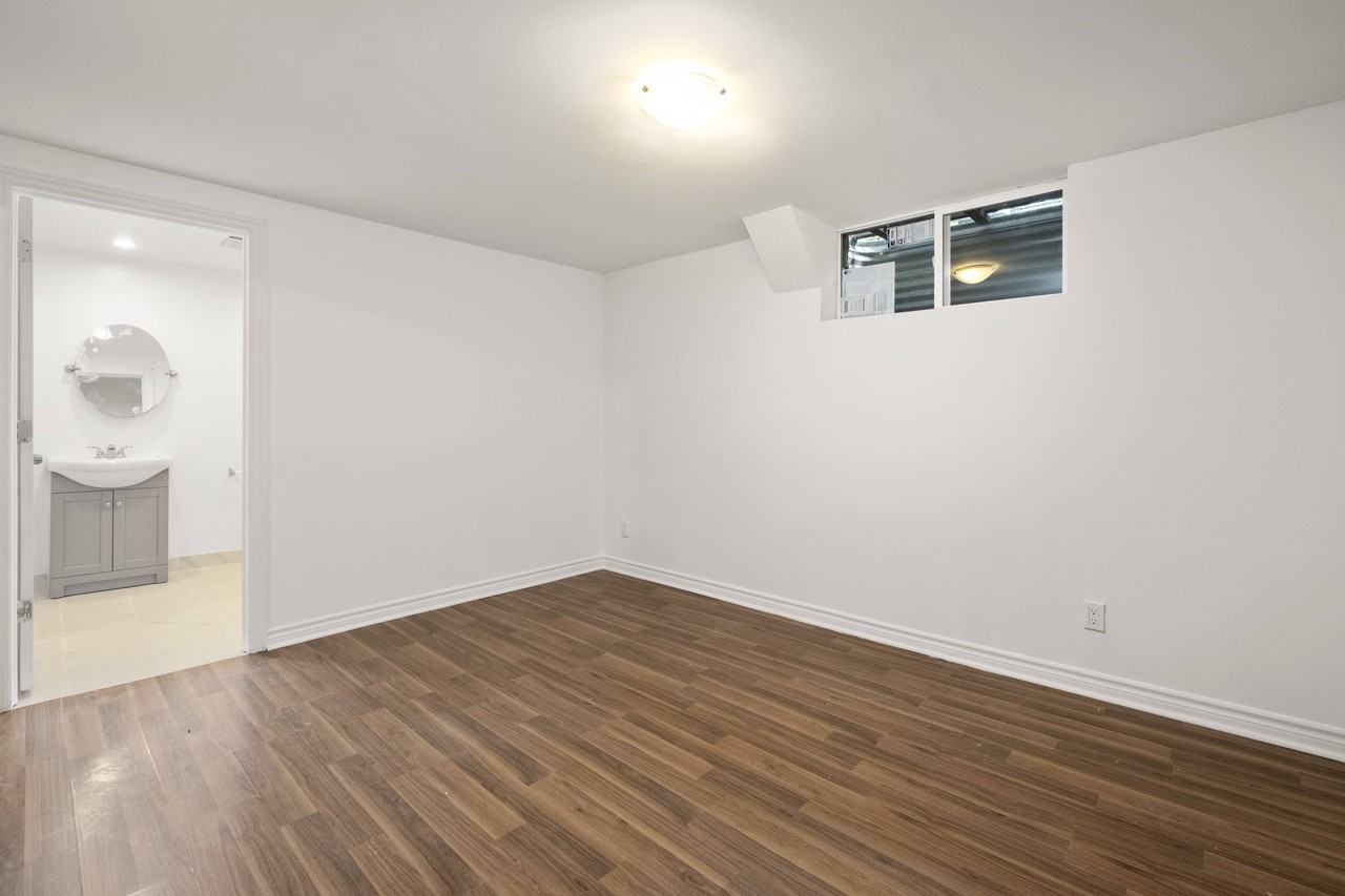 Torbolton TownHouse Apartments 2 Torbolton Dr, Toronto, ON M9W 3Y2