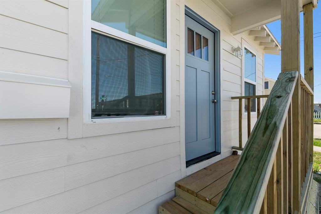 708 38th St #1 - Photo 3 of 19