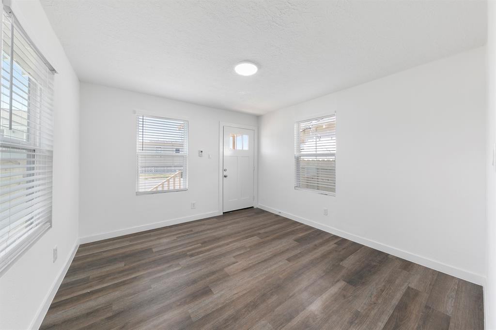 708 38th St #1 - Photo 6 of 19