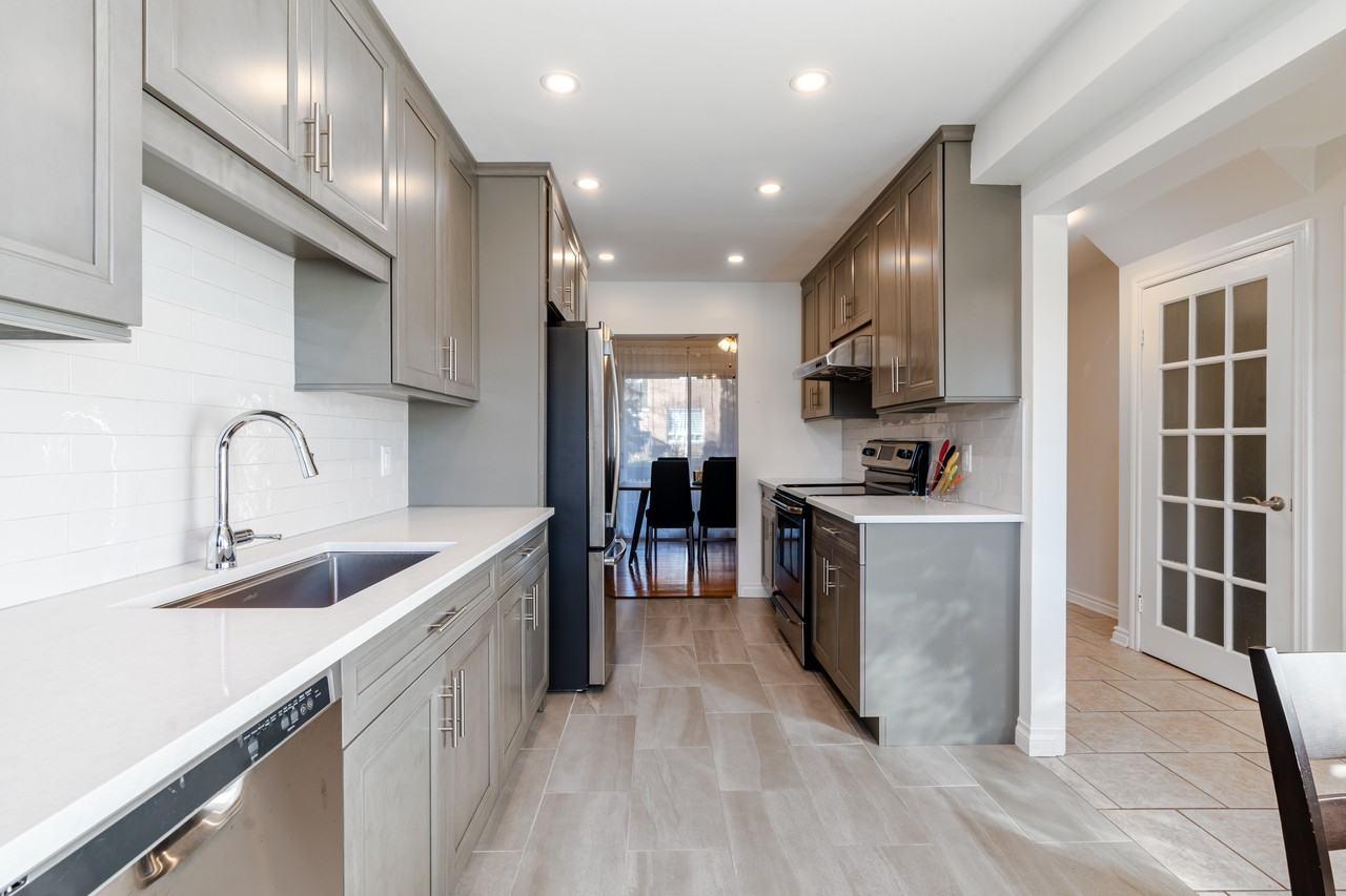 4 Boulevard Kirkland - Photo 2 of 20