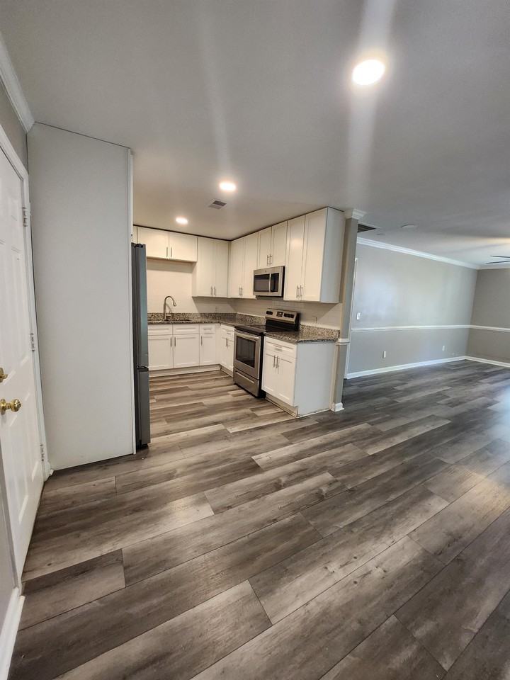 135 Alexandria St #A - Photo 3 of 11