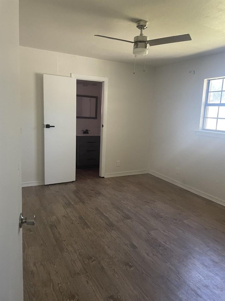 3319 Sherwood Lane #1 - Photo 6 of 10