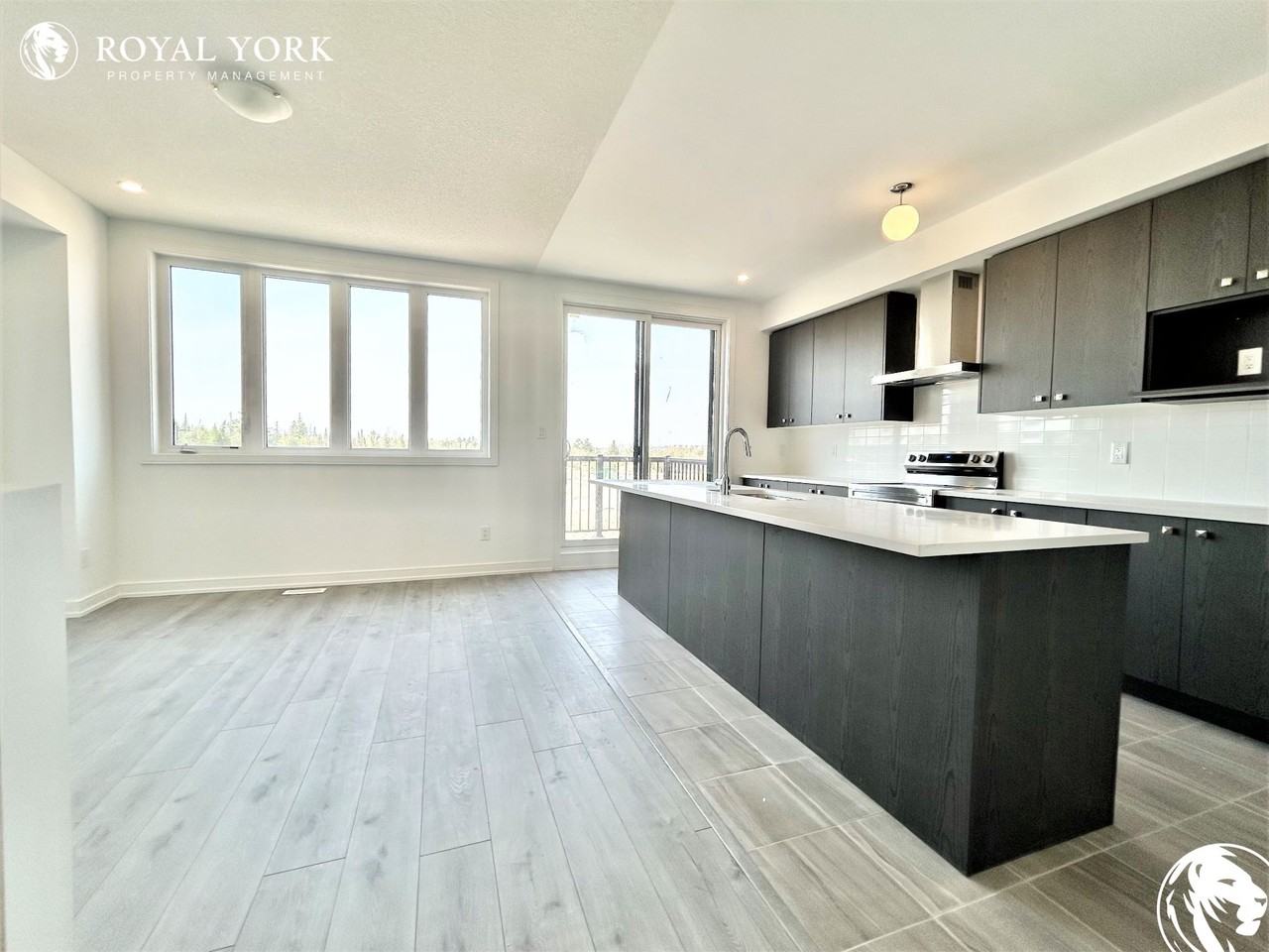 11 Blue Forest Cres - Photo 2 of 45