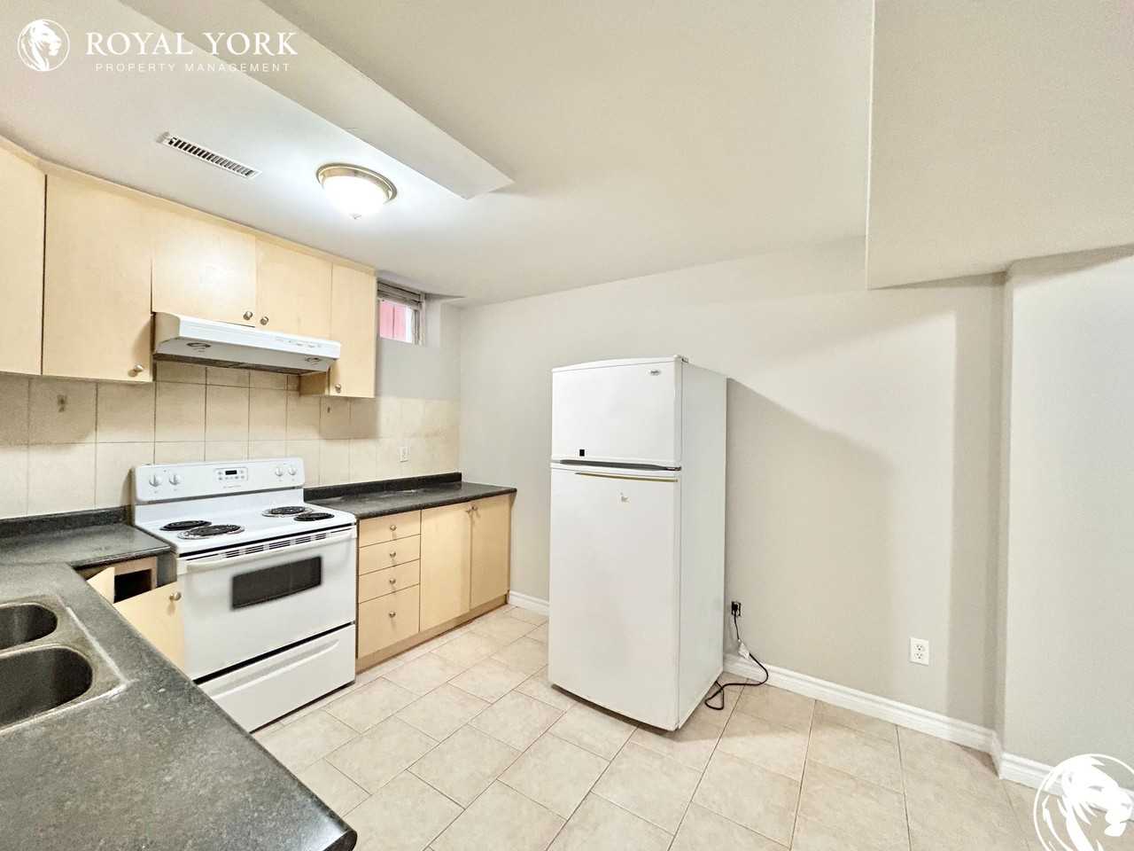 7 Runnymede Cres #2 - Photo 2 of 23