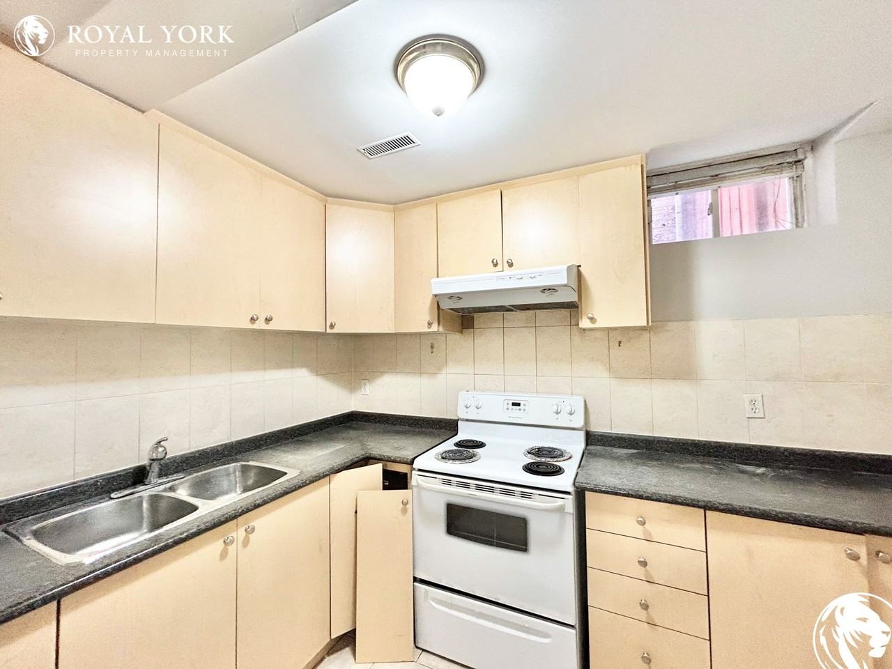 7 Runnymede Cres #2 - Photo 3 of 23