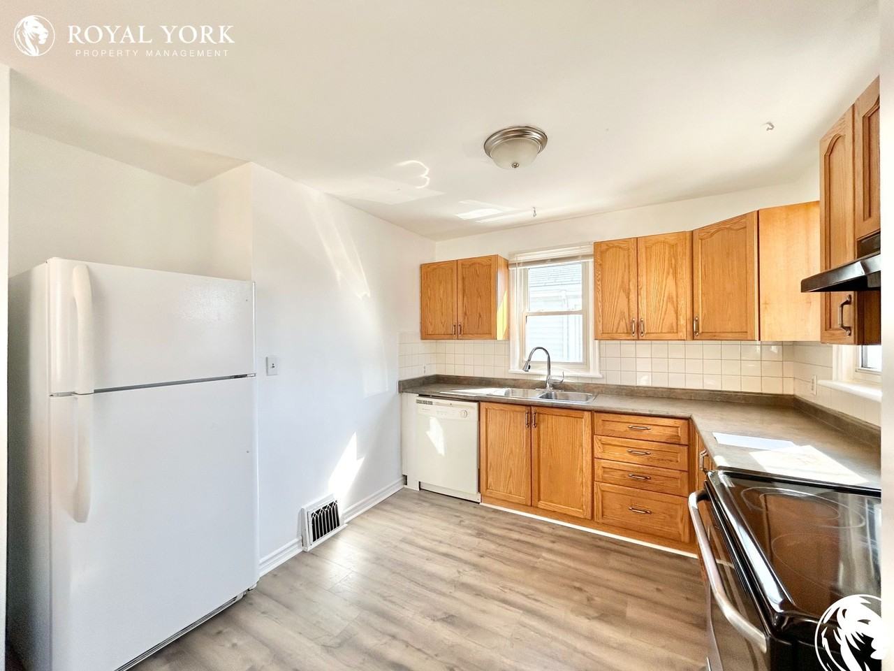 405 Upper Wellington St - Photo 2 of 33