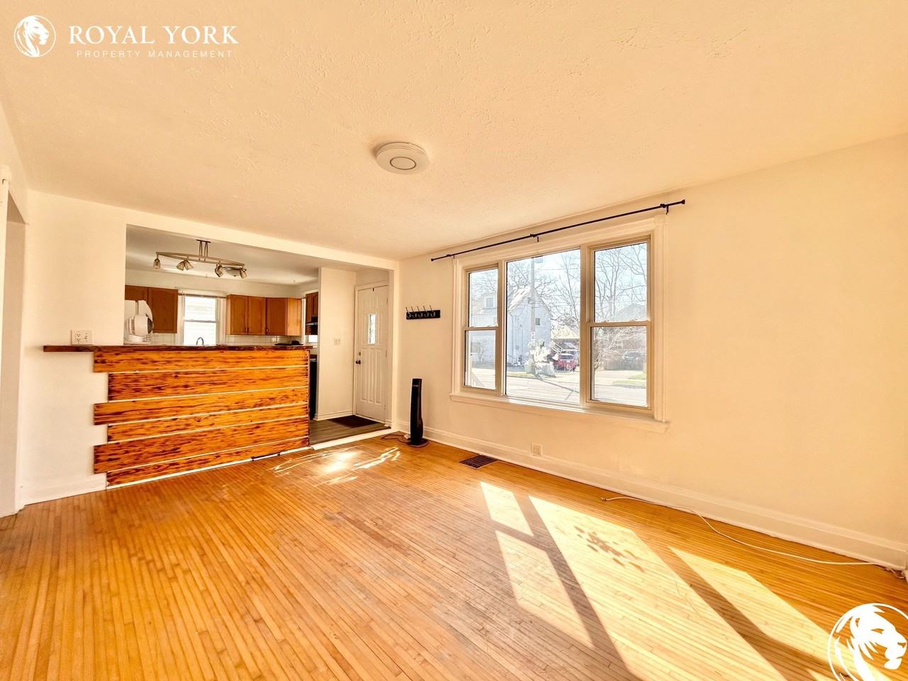 405 Upper Wellington St - Photo 3 of 33