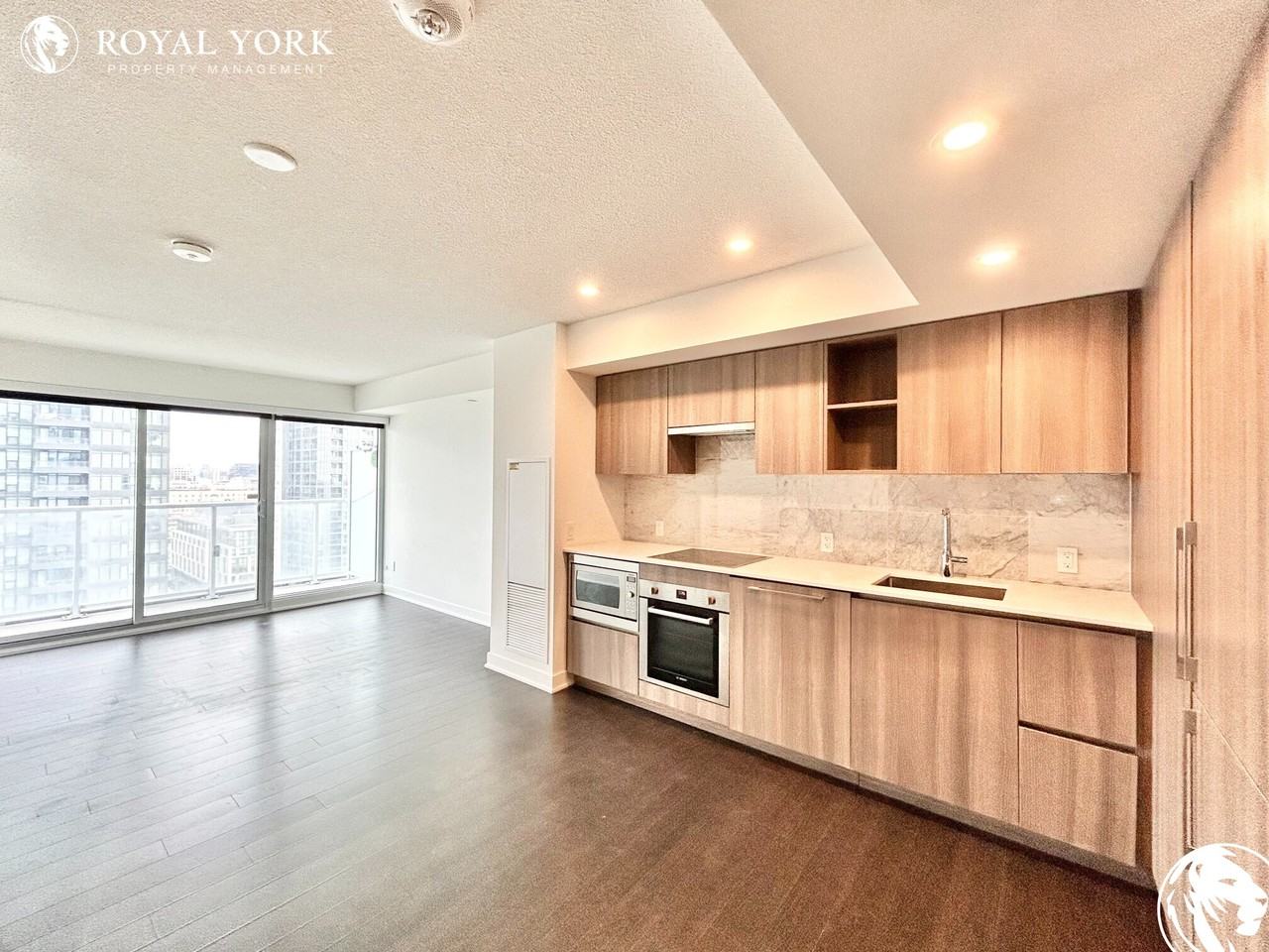 17 Bathurst St #1808