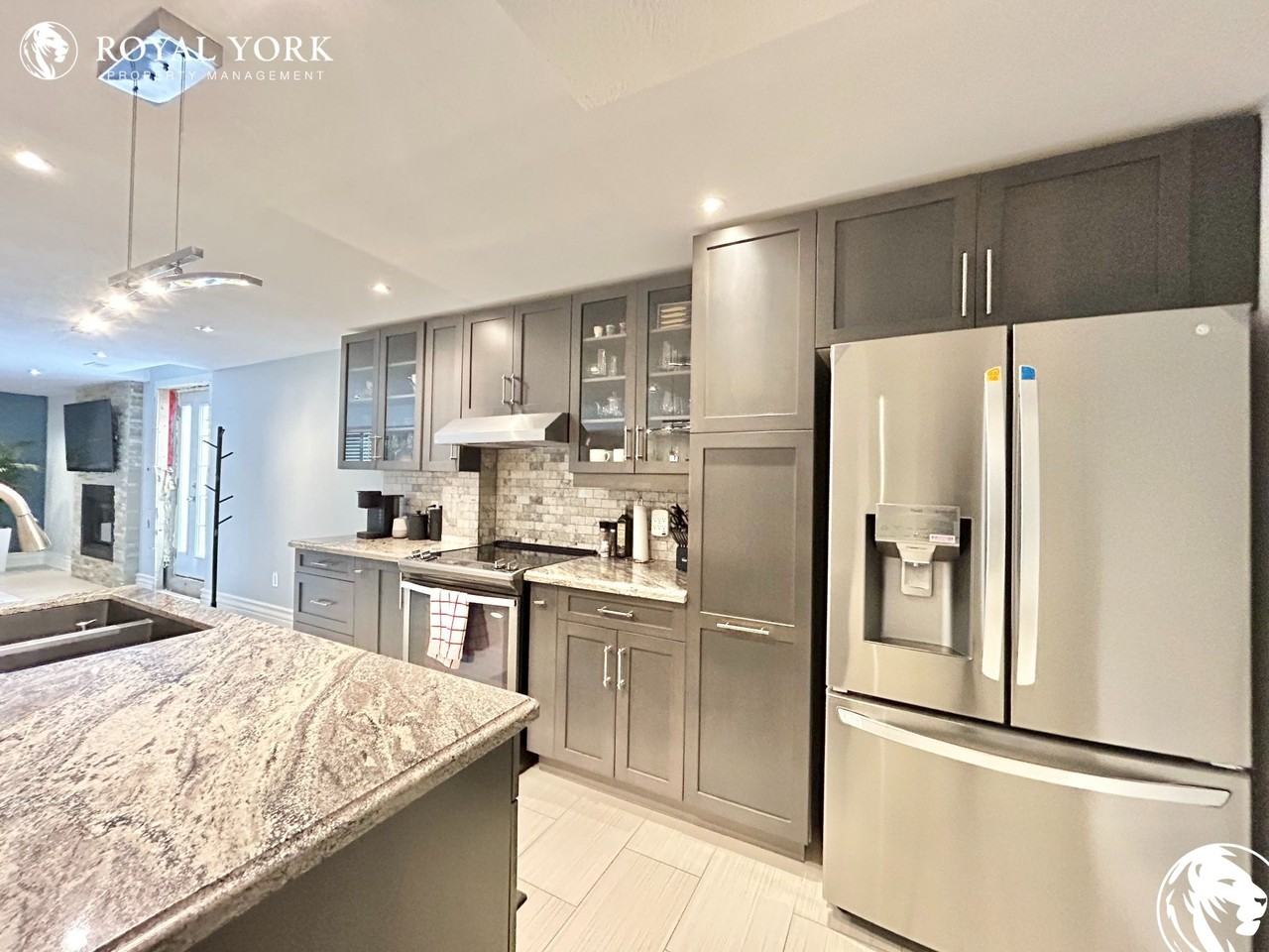 220 Moorland Cres #2 - Photo 3 of 27