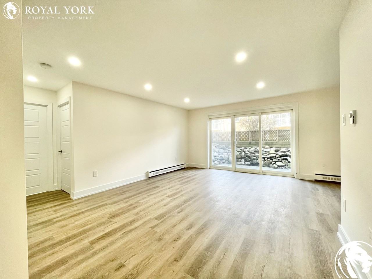 945 Simcoe St N #6 - Photo 3 of 17