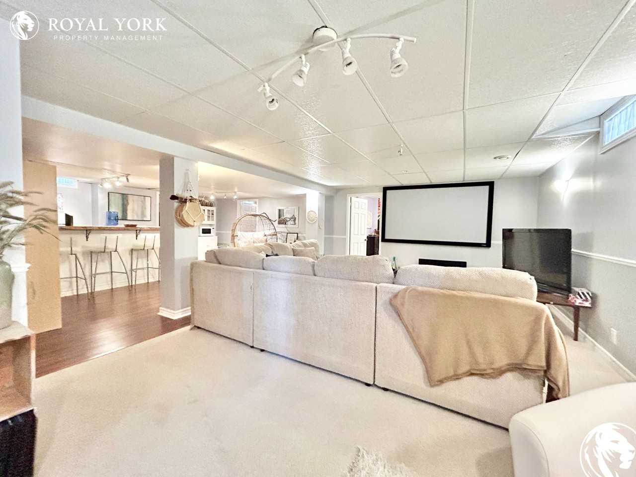 33 Meyer Ave - Photo 3 of 44