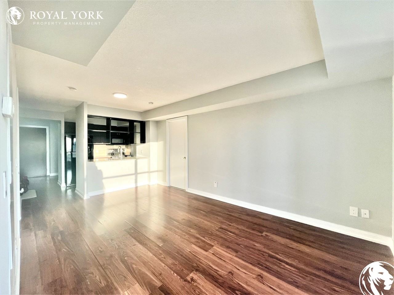 181 Village Green Sq #1715