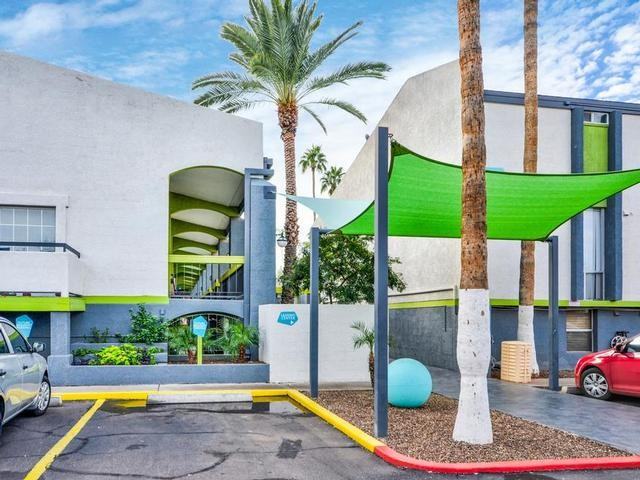 2323 E Flower St - Photo 4 of 25