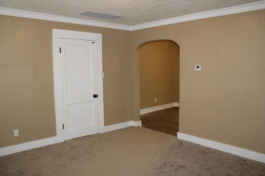 1034 Kney St - Photo 2 of 30