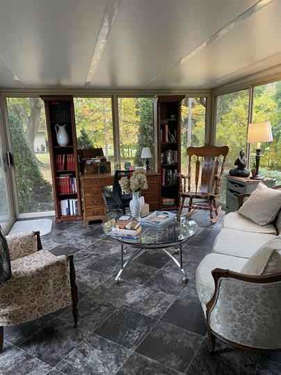 202 Hillcrest Ct - Photo 2 of 14