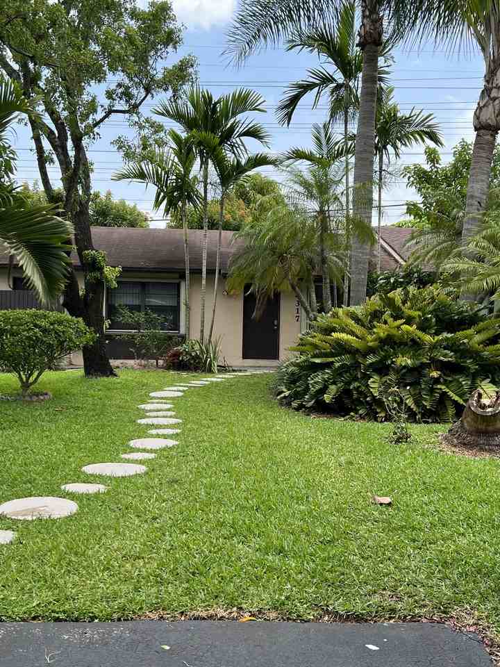 4317 Sw 136th Pl #4317 - Photo 2 of 6