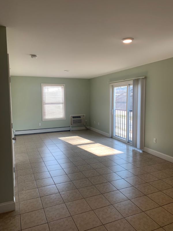 245 Pearl St - Photo 4 of 7