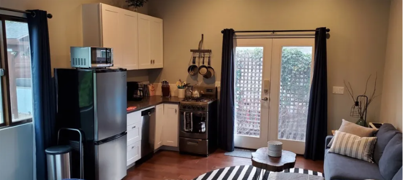 419 Pecan St - Photo 2 of 6