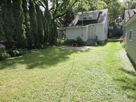 123 Beach Dr - Photo 2 of 4