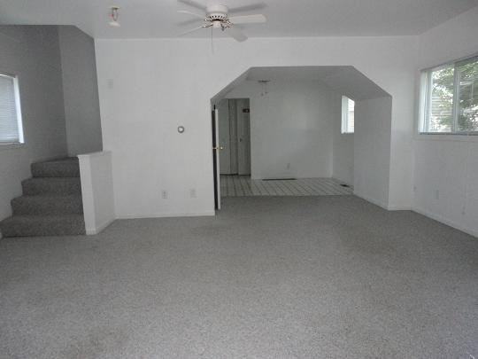 123 Beach Dr - Photo 3 of 4