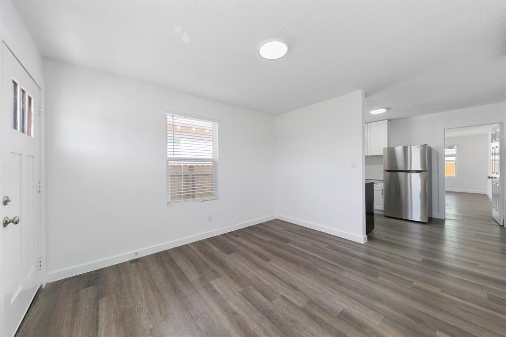 3725 Winnie St #1 - Photo 4 of 15
