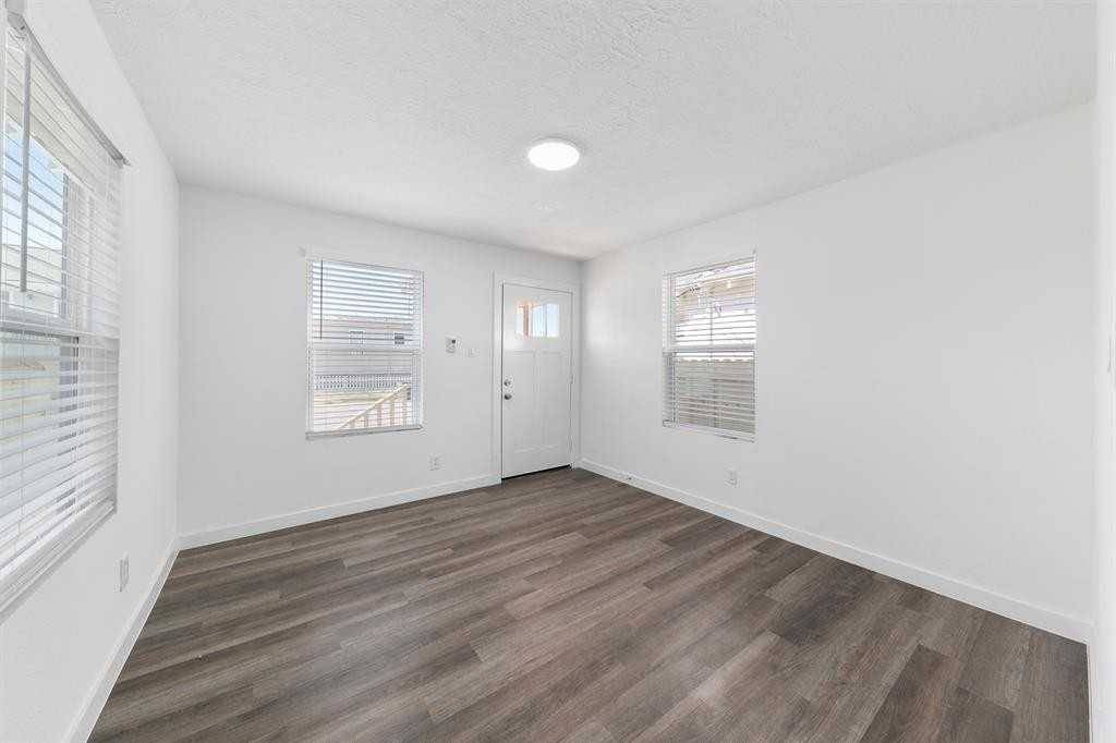 3725 Winnie St #1 - Photo 6 of 15