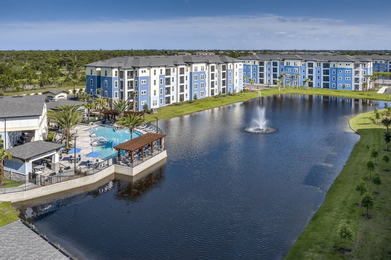 Addison Pointe - Photo 4 of 23