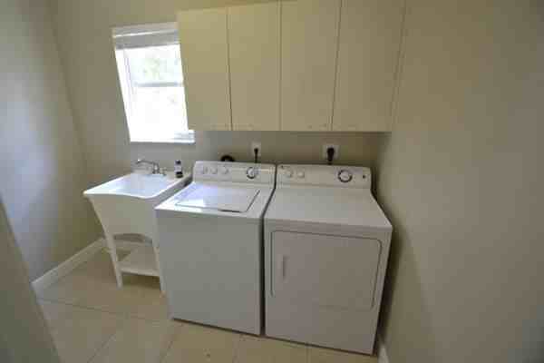 2515 Glendale Drive - Photo 3 of 5