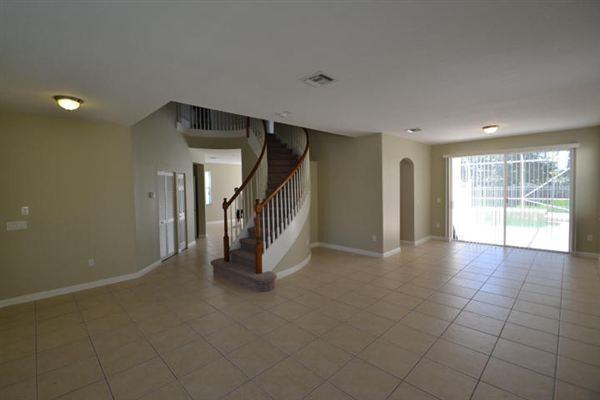 2515 Glendale Drive - Photo 2 of 5