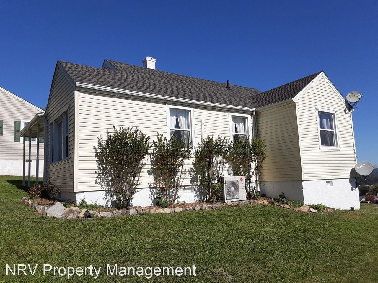 149 Monroe St - Photo 3 of 18