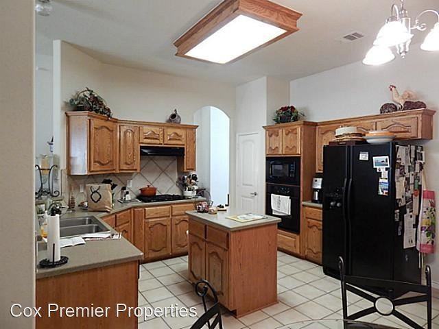 1295 Grandview - Photo 2 of 9