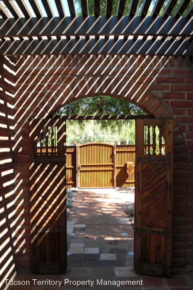 2622 E 3rd St - Photo 2 of 31