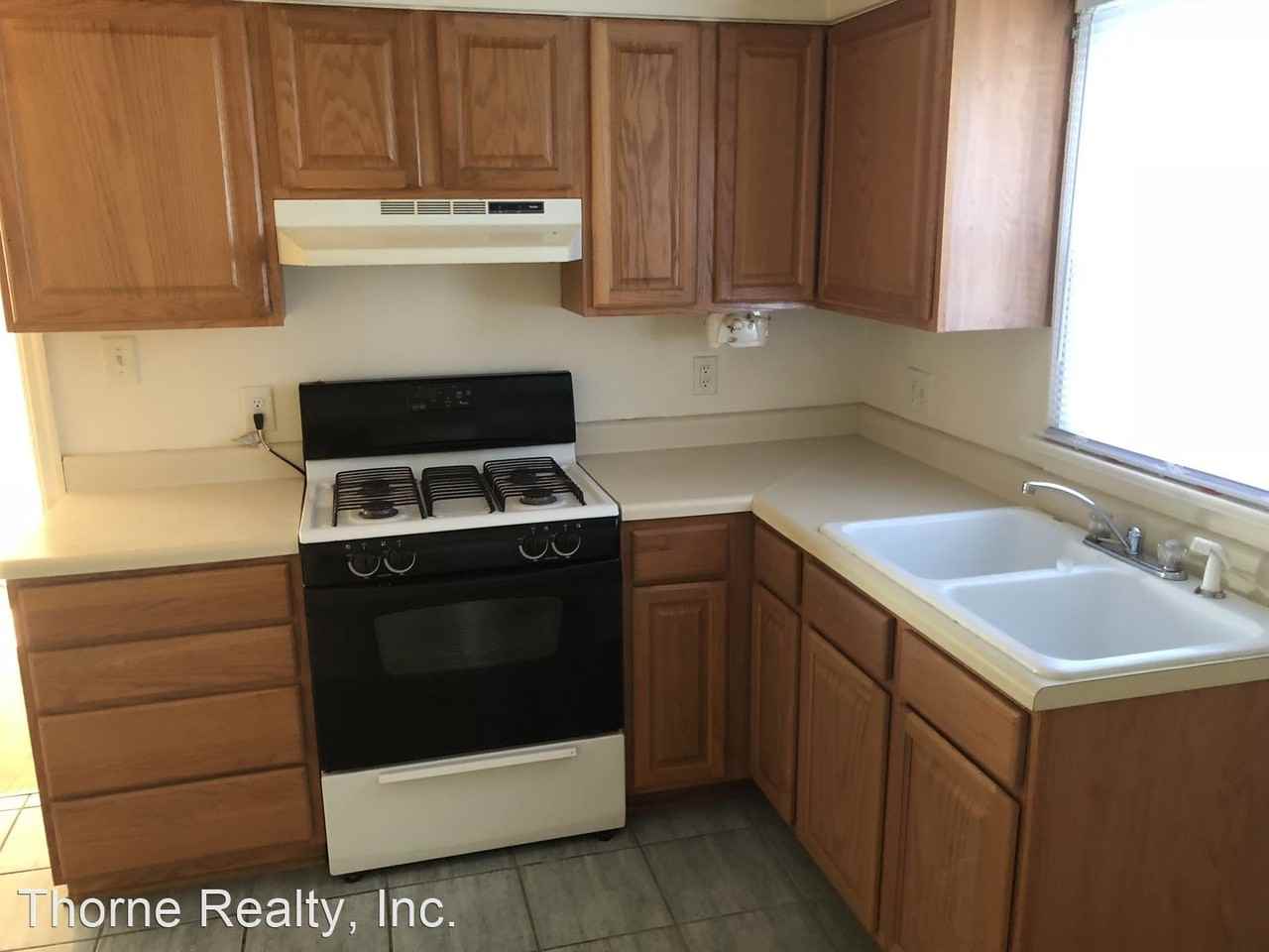 1117 Cypress St - Photo 2 of 11