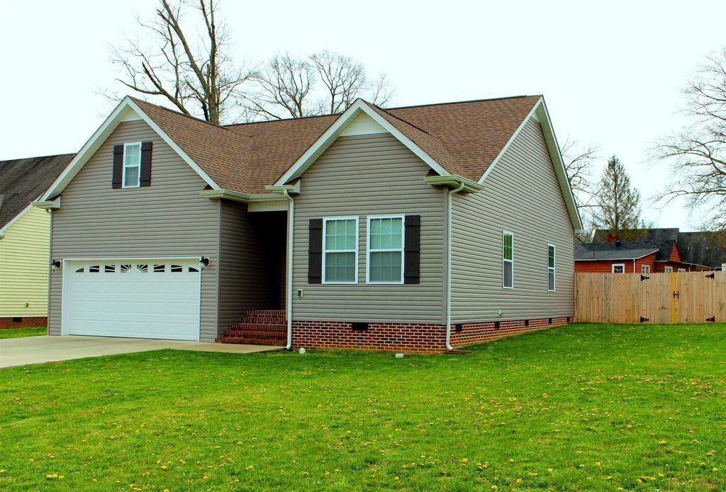 103 Woodridge Dr - Photo 2 of 20