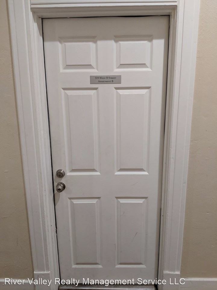 319 319 W B Street  - residential #B - Photo 2 of 5