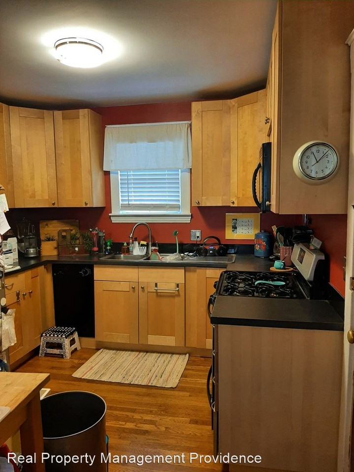 21-23 Luzon Avenue - Photo 3 of 13