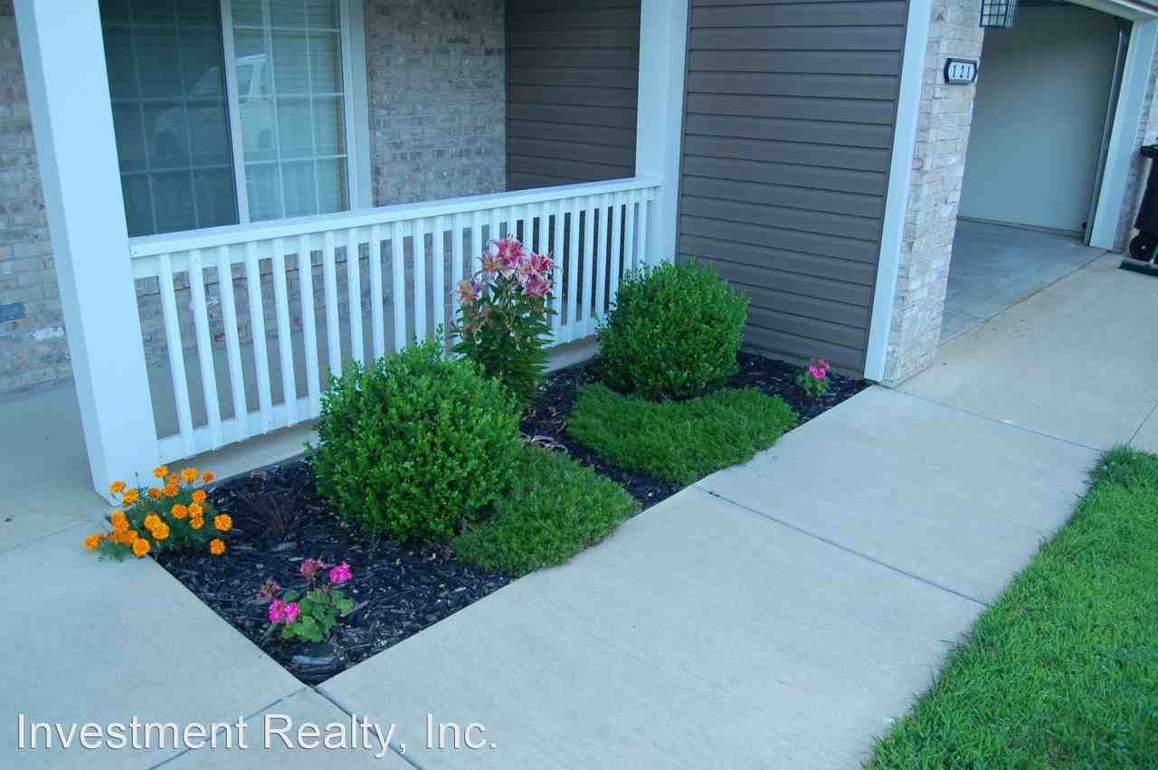 121 Sycamore Dr - Photo 2 of 25