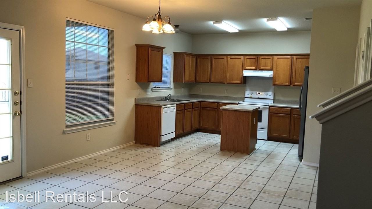 4708 Golden Gate Dr - Photo 2 of 30