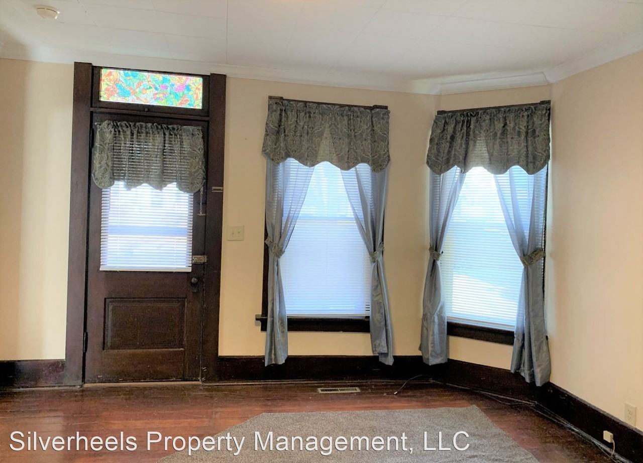 525 6th St - Photo 2 of 19