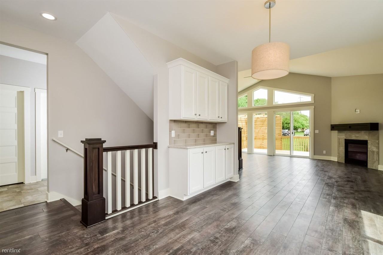 1580 76th St Sw - Photo 2 of 37