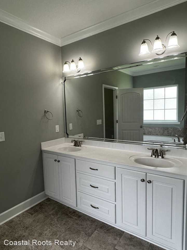 256 Deerwood Village Dr - Photo 3 of 20