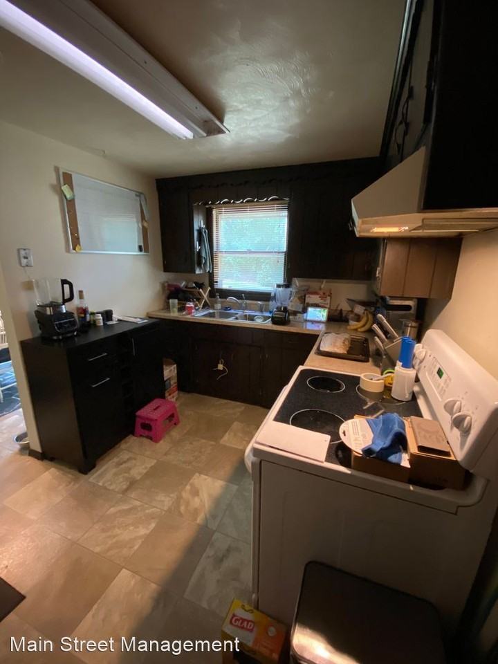 2628 Hazelwood Ln - Photo 2 of 14