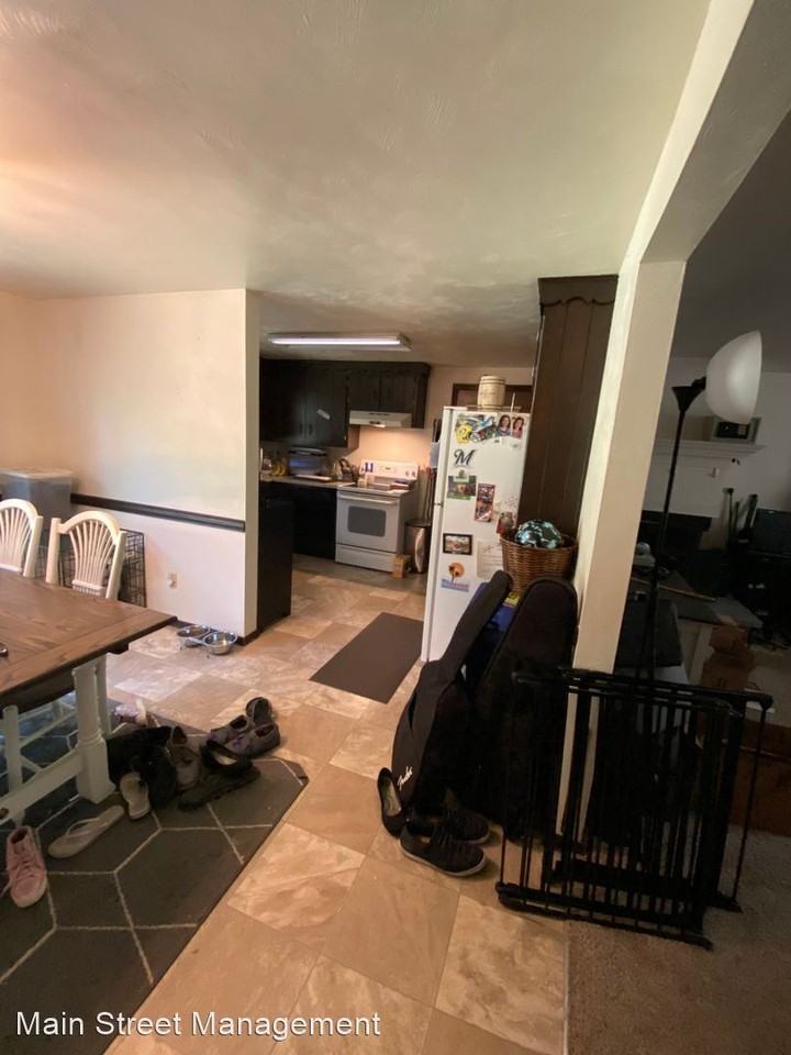 2628 Hazelwood Ln - Photo 3 of 14