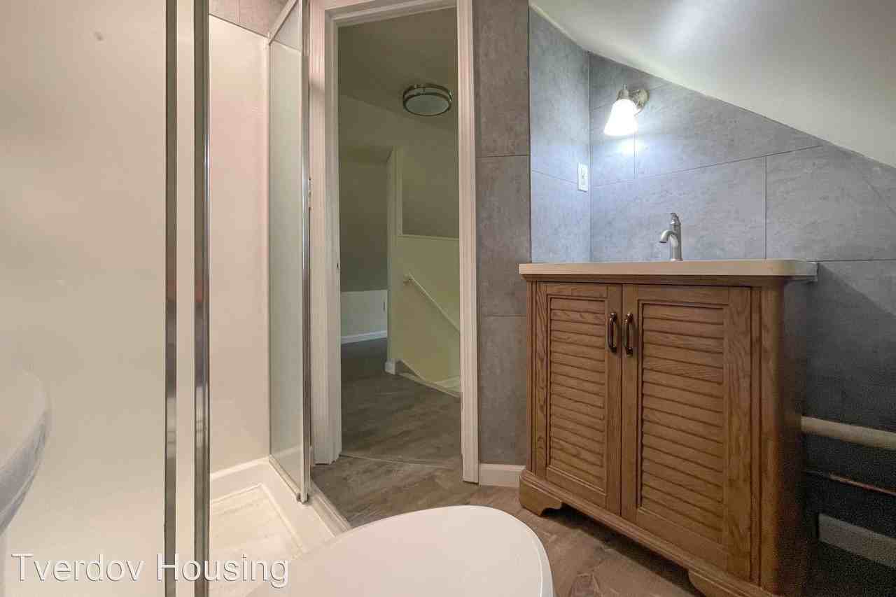 106 W Francis St - Photo 2 of 17
