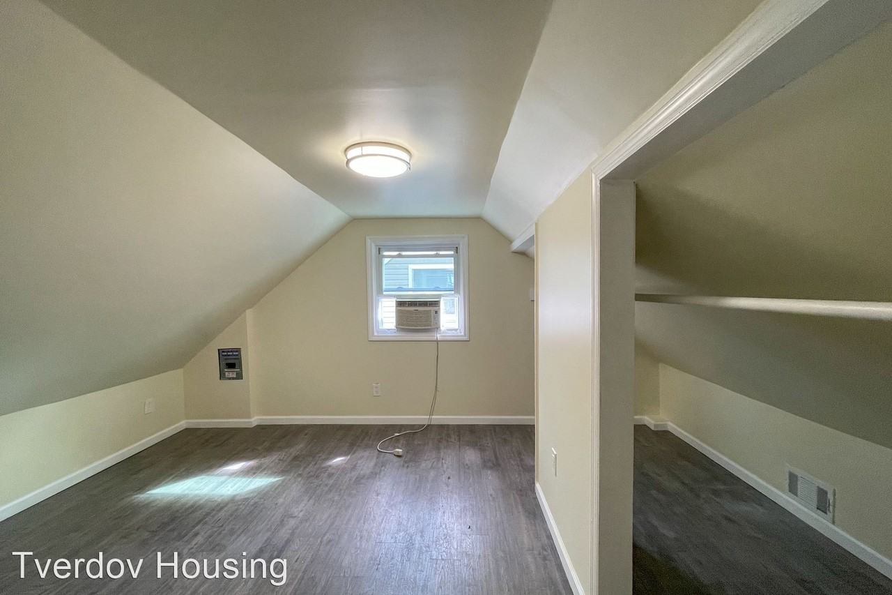 106 W Francis St - Photo 3 of 17