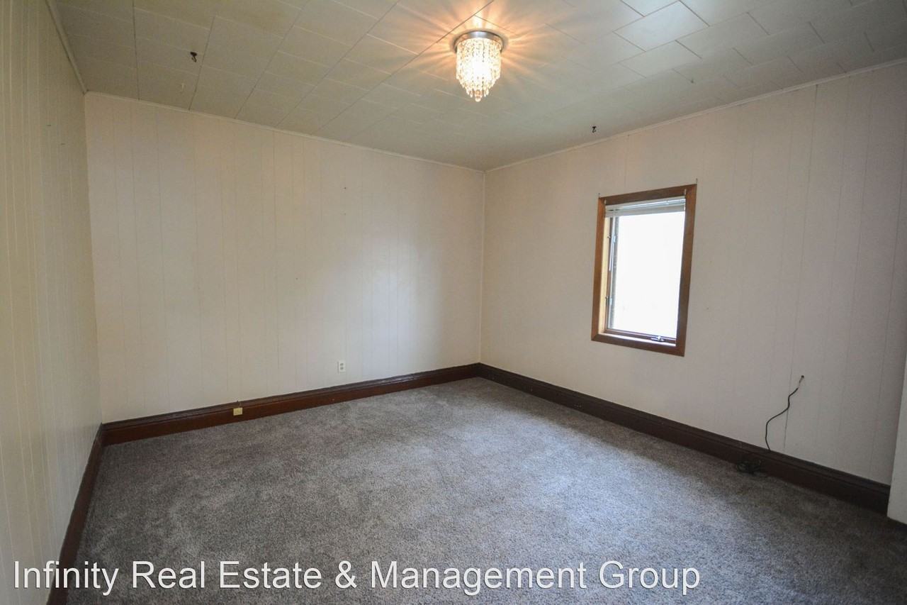 721 2nd Ave NW - Photo 3 of 7