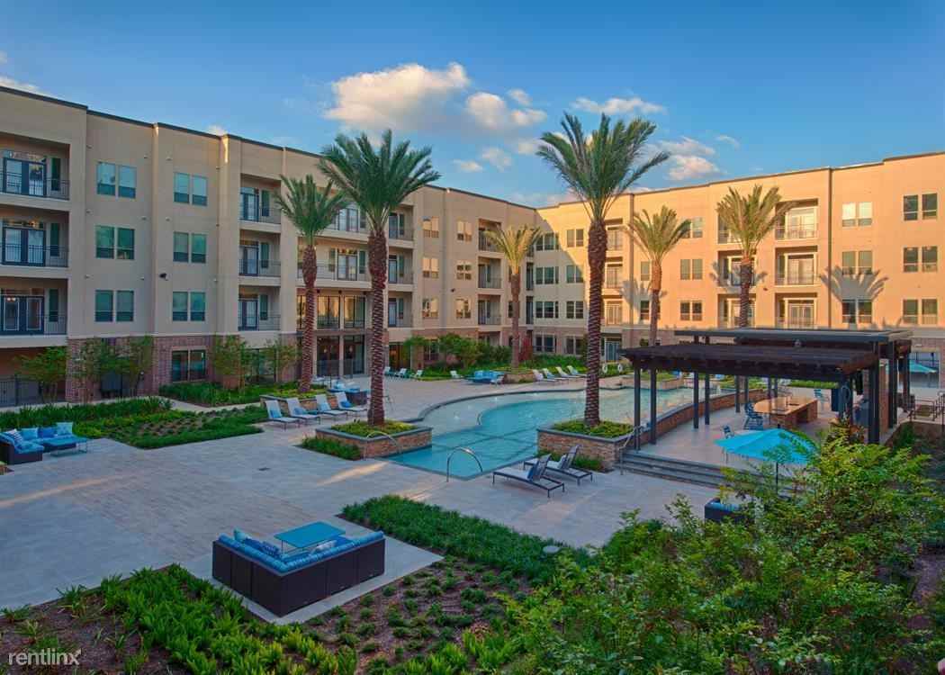 935 N Wilcrest Dr - Photo 2 of 50