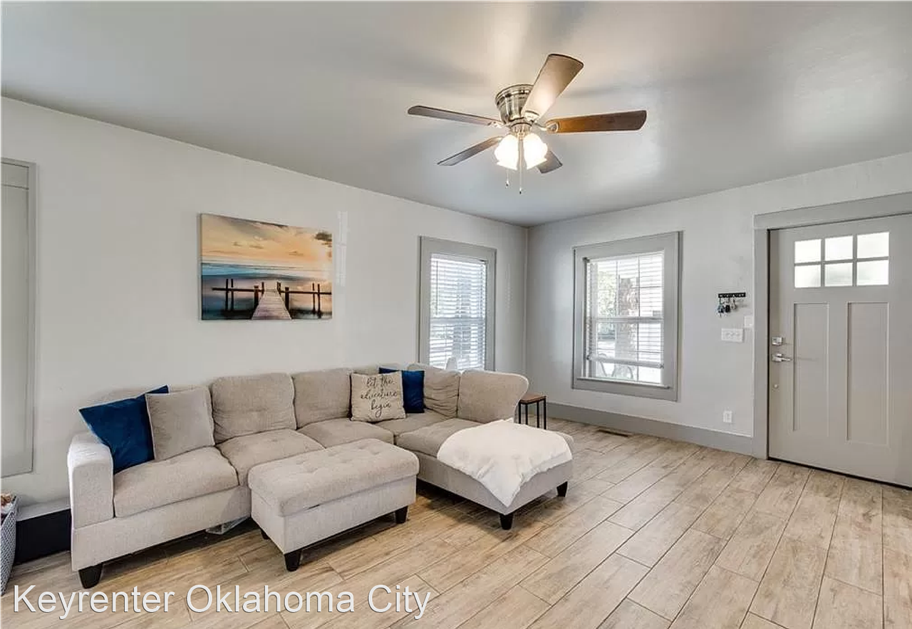 2815 W Park Pl - Photo 3 of 35