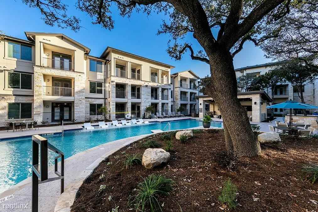 10300 S IH 35 - Photo 2 of 30